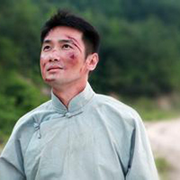 巩峥照片头像:找个人来麻醉自己_WWW.TQQA.COM