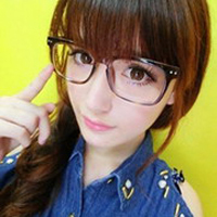 眼镜控气质可爱女生头像:属于我们的烟火_WWW.TQQA.COM