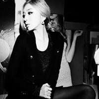 女生超伤感灰色qq头像:我们之间的爱情未完但也_WWW.TQQA.COM