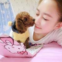 抱狗狗的情侣头像:爱在一起相依为命_WWW.TQQA.COM