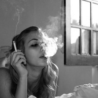 欧美颓废抽烟女生头像_WWW.TQQA.COM
