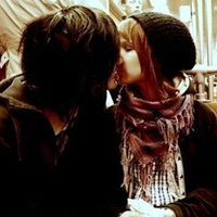 烂漫的接吻情侣一对头像:给你的爱就是这么简单_WWW.TQQA.COM