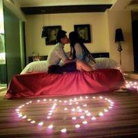 远景QQ头像情侣一男一女两张:幻彩的世界有你有_WWW.TQQA.COM