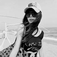qq灰色女生头像带帽子的:因为太爱才有伤害_WWW.TQQA.COM