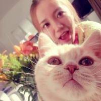 抱着猫咪的女生头像:可爱妹子万人疼_WWW.TQQA.COM