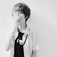 帅气的黑白男生头像_WWW.TQQA.COM