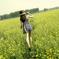 消失在人海的爱:森系背影头像女生:喜欢蓝色的百_WWW.TQQA.COM