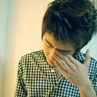 欧美范穿衬衫男生头像_WWW.TQQA.COM