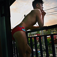 欧美男生头像成熟:伤感:对着情花轻轻叹_WWW.TQQA.COM
