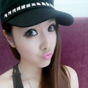 抿嘴个性女生头像_WWW.TQQA.COM