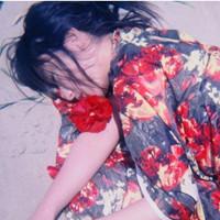 自信心爆棚:唯美红色气质女头像_WWW.TQQA.COM