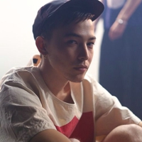 玩滑板的欧美夸张头像:酷酷的男头_WWW.TQQA.COM