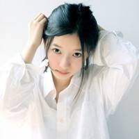 小清新阳光QQ女生头像:思念化作回忆_WWW.TQQA.COM