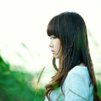 纯真女孩QQ头像:回忆温暖了记忆_WWW.TQQA.COM