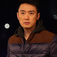 巩峥照片头像:找个人来麻醉自己_WWW.TQQA.COM