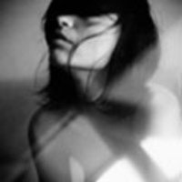 灰色配女生头像伤感:绿茶婊:白莲花_WWW.TQQA.COM