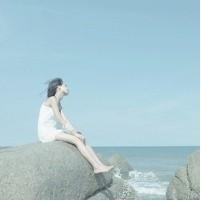 非主流女生头像唯美海边:思念一个人的味道_WWW.TQQA.COM