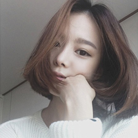 时尚可爱女生qq头像:很久没听见你声音_WWW.TQQA.COM