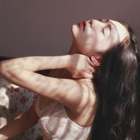 欧美唯美伤感女生头像:不配在说你爱我#_WWW.TQQA.COM