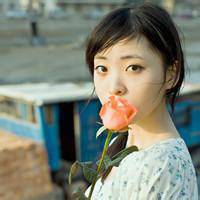 森系带花女生头像:赠人玫瑰:手有余香_WWW.TQQA.COM