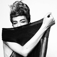 灰色帅哥头像:坚强的自己_WWW.TQQA.COM