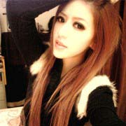抿嘴个性女生头像_WWW.TQQA.COM