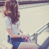 一个人伤感意境头像:听你说想我_WWW.TQQA.COM