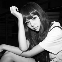 灰色配女生头像伤感:绿茶婊:白莲花_WWW.TQQA.COM