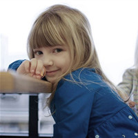 齐刘海可爱小女生QQ头像_WWW.TQQA.COM