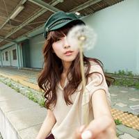 抱着习惯的可爱卖萌头像女生:冬天还没完就想到_WWW.TQQA.COM