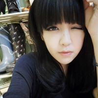 阳光下微笑的女生头像:生活要乐观_WWW.TQQA.COM