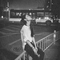 灰色带字伤感QQ头像:爱我你怕了吗_WWW.TQQA.COM