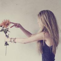 欧美女生头像复古风:爱了你瞎了眼_WWW.TQQA.COM