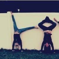 远景QQ头像情侣一男一女两张:幻彩的世界有你有_WWW.TQQA.COM