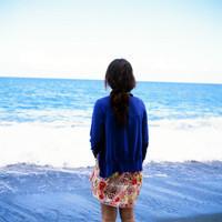 唯美黑色长发女生头像:假如我变成你的回忆_WWW.TQQA.COM