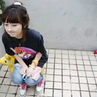 上半身的QQ女生头像_WWW.TQQA.COM