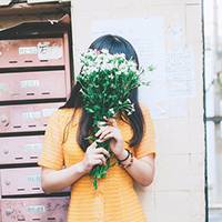 小清新阳光QQ女生头像:思念化作回忆_WWW.TQQA.COM