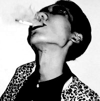 灰色帅哥头像:坚强的自己_WWW.TQQA.COM