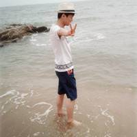 远景QQ头像情侣一男一女两张:幻彩的世界有你有_WWW.TQQA.COM