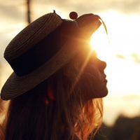 唯美长发女生头像:女生背影长发的优雅永远那么_WWW.TQQA.COM