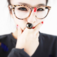 非主流酒吧女生QQ头像,放纵割舍不掉的感情_WWW.TQQA.COM