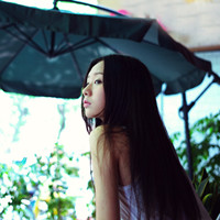 qq女孩头像唯美小清新:逃离你说的错与对_WWW.TQQA.COM
