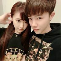 相互牵绊的幸福双人QQ情侣头像图片:发现爱的所_WWW.TQQA.COM