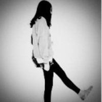低着头的灰色长发女生头像:伴我左右_WWW.TQQA.COM