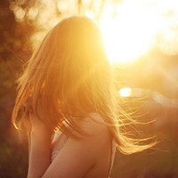 我不能哭:眼镜忍的好辛苦:唯美逆光QQ头像女生_WWW.TQQA.COM