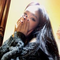 抱着习惯的可爱卖萌头像女生:冬天还没完就想到_WWW.TQQA.COM