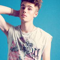 欧美头像重口味男:守候身旁i_WWW.TQQA.COM