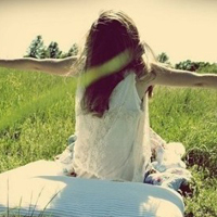 曾经的回忆还是不会忘:意境唯美QQ头像:闭上眼睛_WWW.TQQA.COM