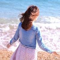 唯美长裙自然风:你不爱有人爱_WWW.TQQA.COM