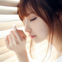 唯美优雅复古qq头像:笑看繁华世界_WWW.TQQA.COM